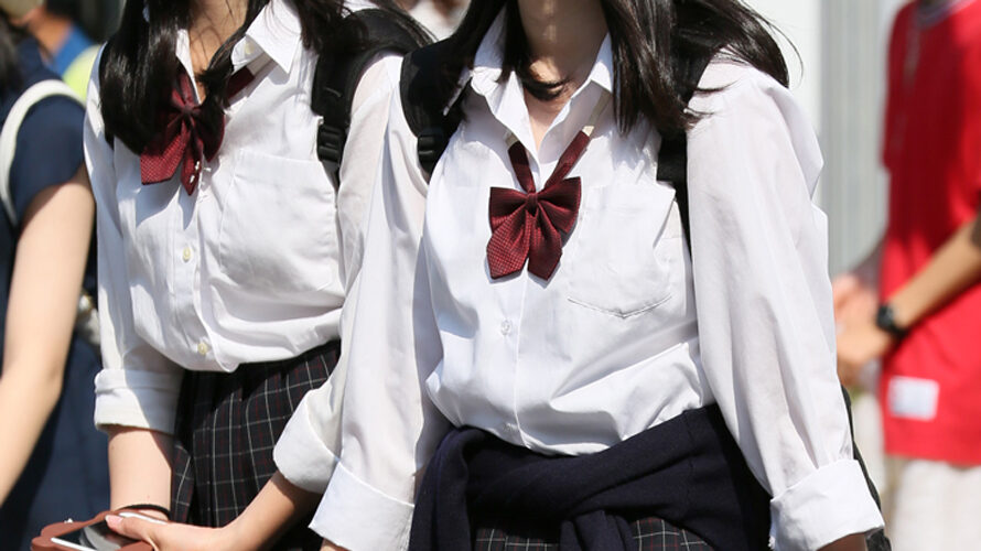 おいしそうな脚のJKちゃん